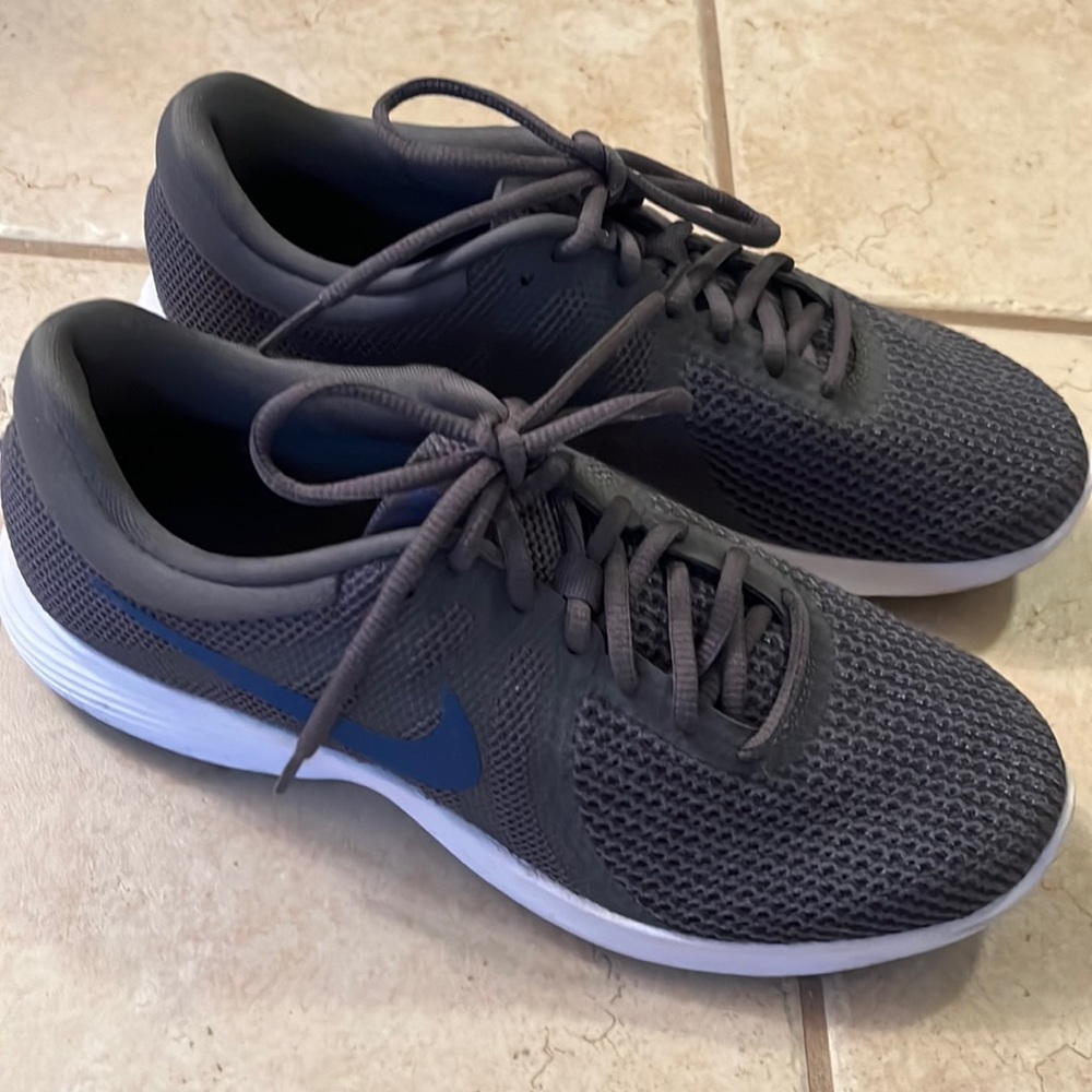 Nike Revolution Ladies grey tennis shoes